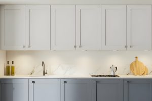 What is the difference between inset and frameless cabinets